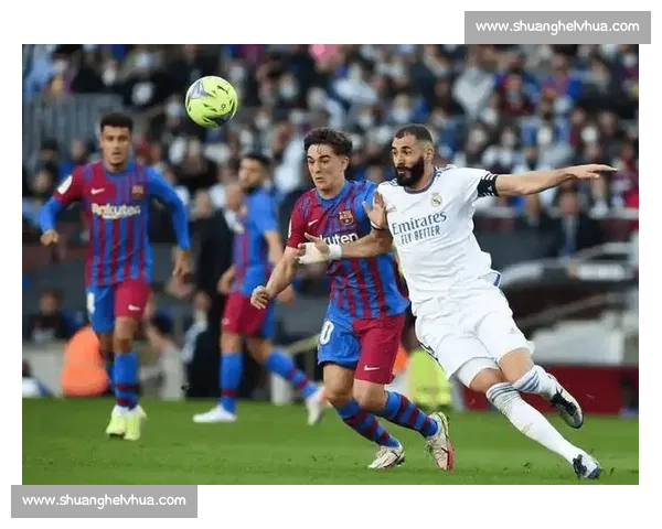 西甲焦点战巴伦西亚主场迎战巴萨争冠悬念再起风云之夜全面对决